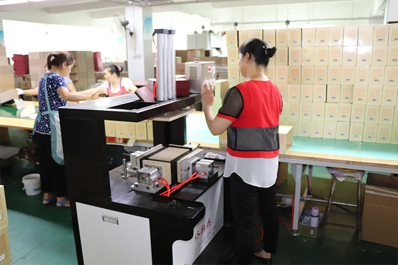 精品盒生產(chǎn)流水線